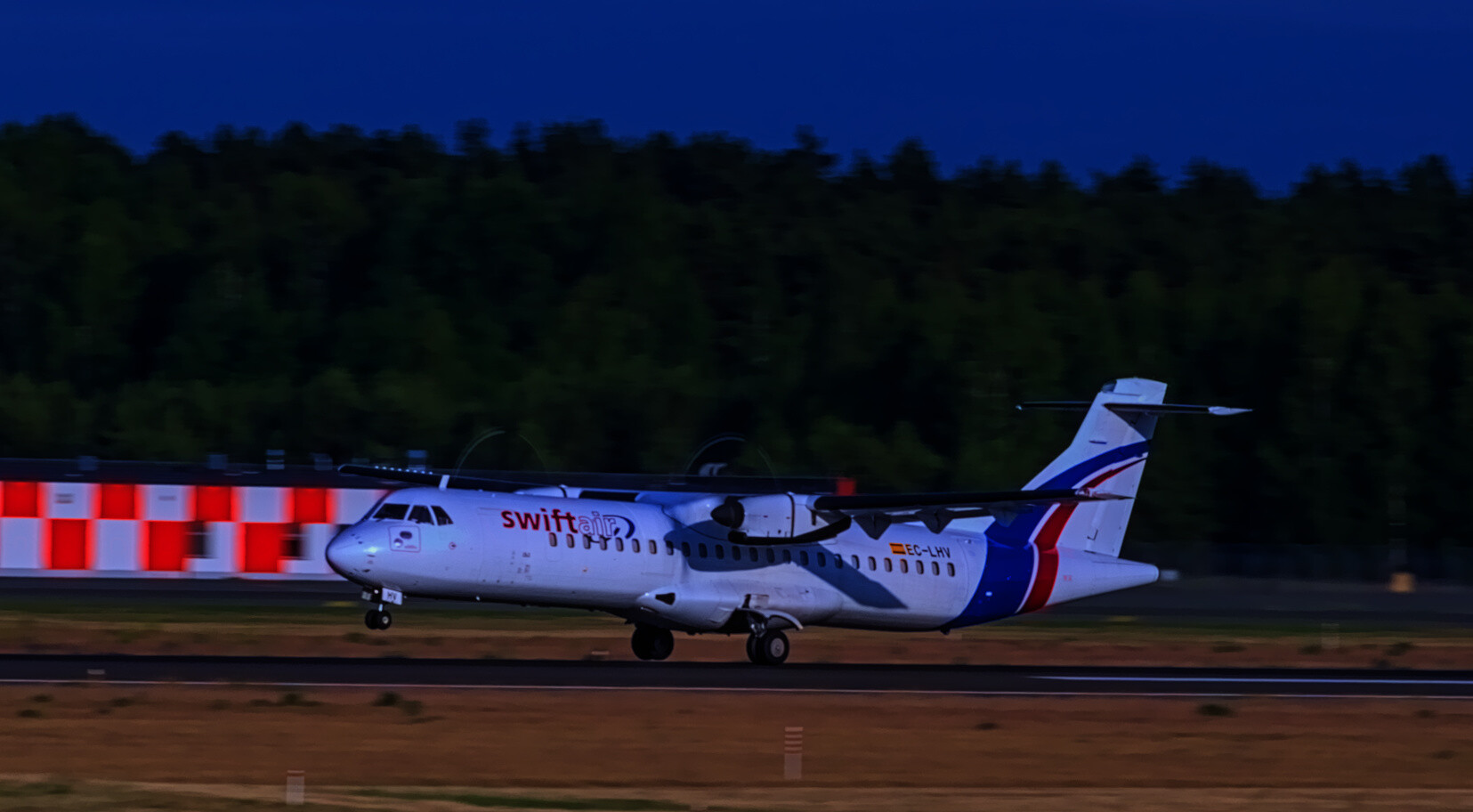 Swift Air ATR-72 EC-LHV