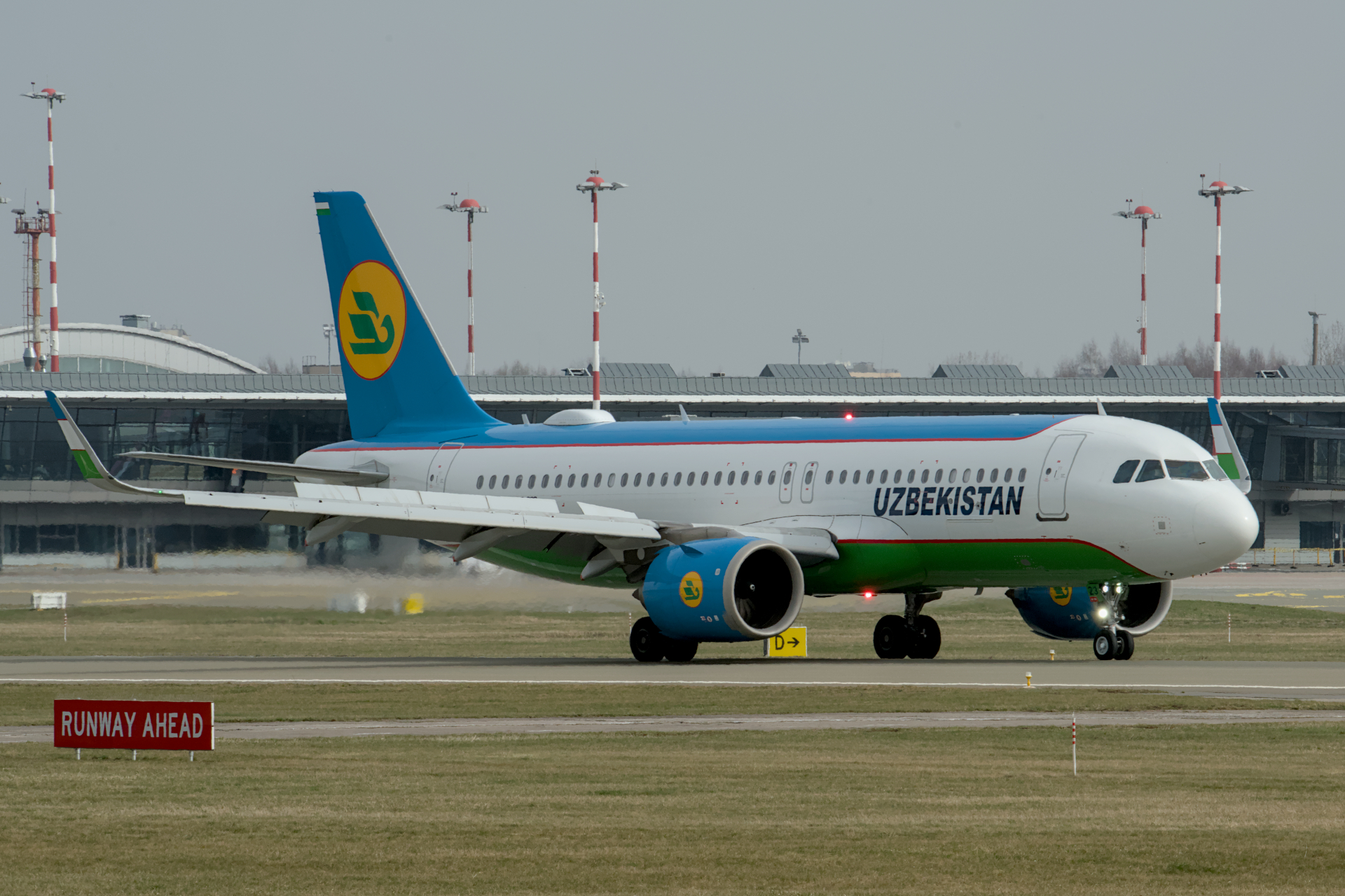 Uzbekistan Airlines A320neo UK 32023